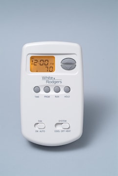 EMERSON ELECTRIC 1E78-151 THERMO PROG HEATING/CLIMATING 30V
