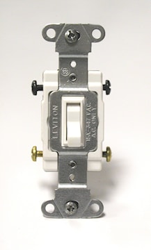 LEVITON 18204-CW INTERR 15A 4V 347V BLANC