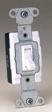 LEVITON 18201-CW INTERR 15A 1P 347V BLANC